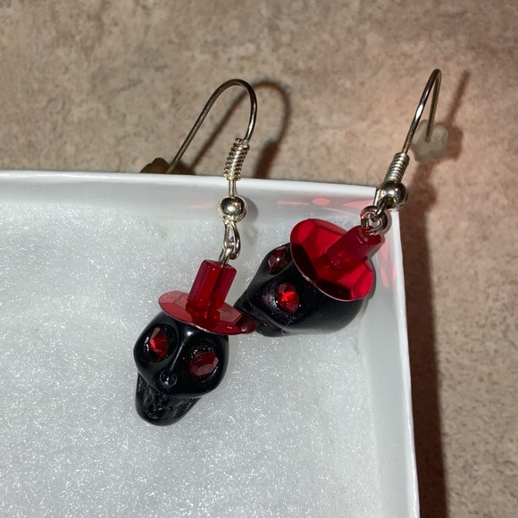 👛 Costume jewelry. Antiquey bracelet & skull earrings - Picture 5 of 7